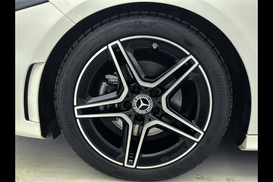 Mercedes-Benz A-Klasse 180 Premium Plus | Panoramadak | elct. bedienbare voor stoelen met memory | Navigatie | Parking support met camera achter | Inclusief 24 maanden MB Certified garantie voor Europa