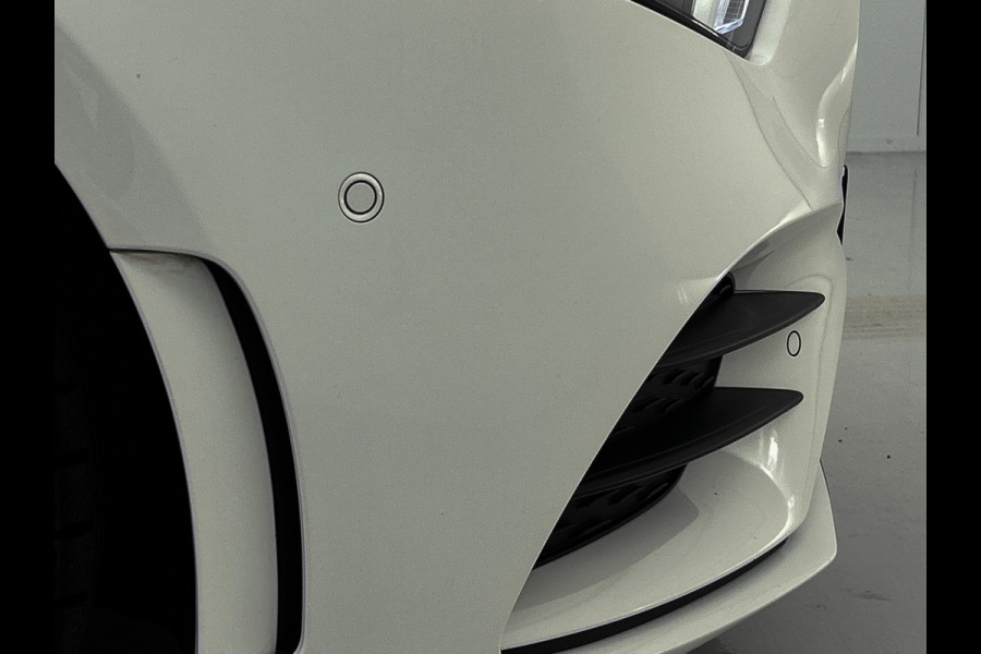 Mercedes-Benz A-Klasse 180 Premium Plus | Panoramadak | elct. bedienbare voor stoelen met memory | Navigatie | Parking support met camera achter | Inclusief 24 maanden MB Certified garantie voor Europa