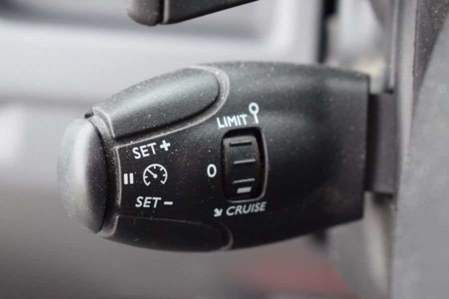 Peugeot Expert COMPACT 2.0 BlueHDI Premium AUTOMAAT CARPLAY CAMERA TREKHAAK