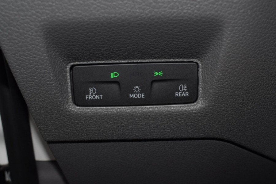 Volkswagen Crafter 2.0 TDI L3H3 Highline MY25 AUTOMAAT LED TREKHAAK GEVEERDE STOEL