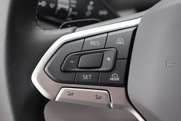 Volkswagen Crafter 2.0 TDI L3H3 Highline MY25 AUTOMAAT LED TREKHAAK GEVEERDE STOEL