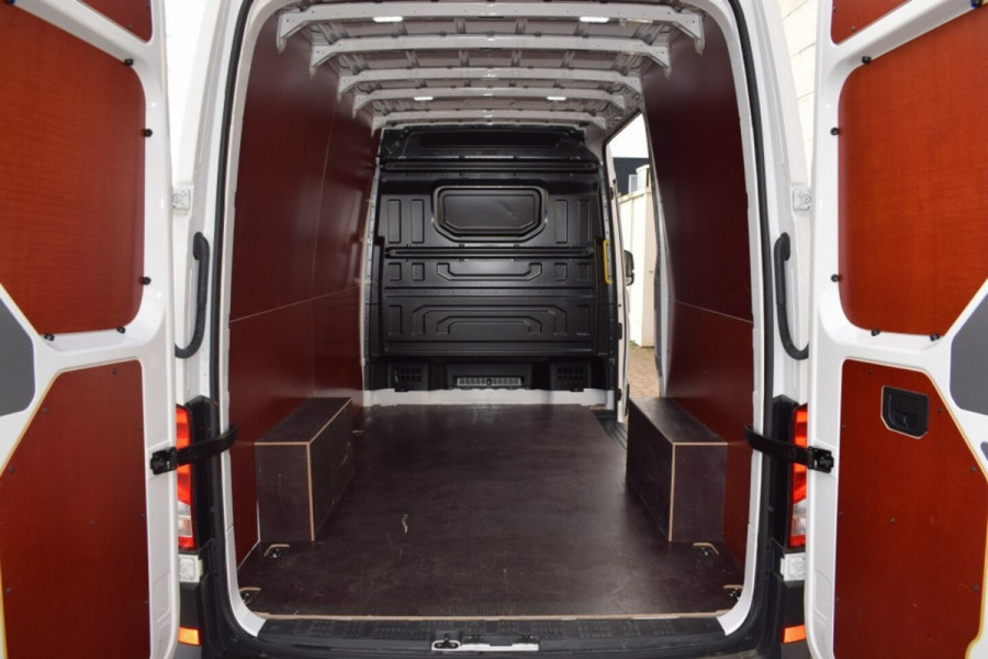 Volkswagen Crafter 2.0 TDI L3H3 Highline 140 PK LED TREKHAAK NAVI BETIMMERING