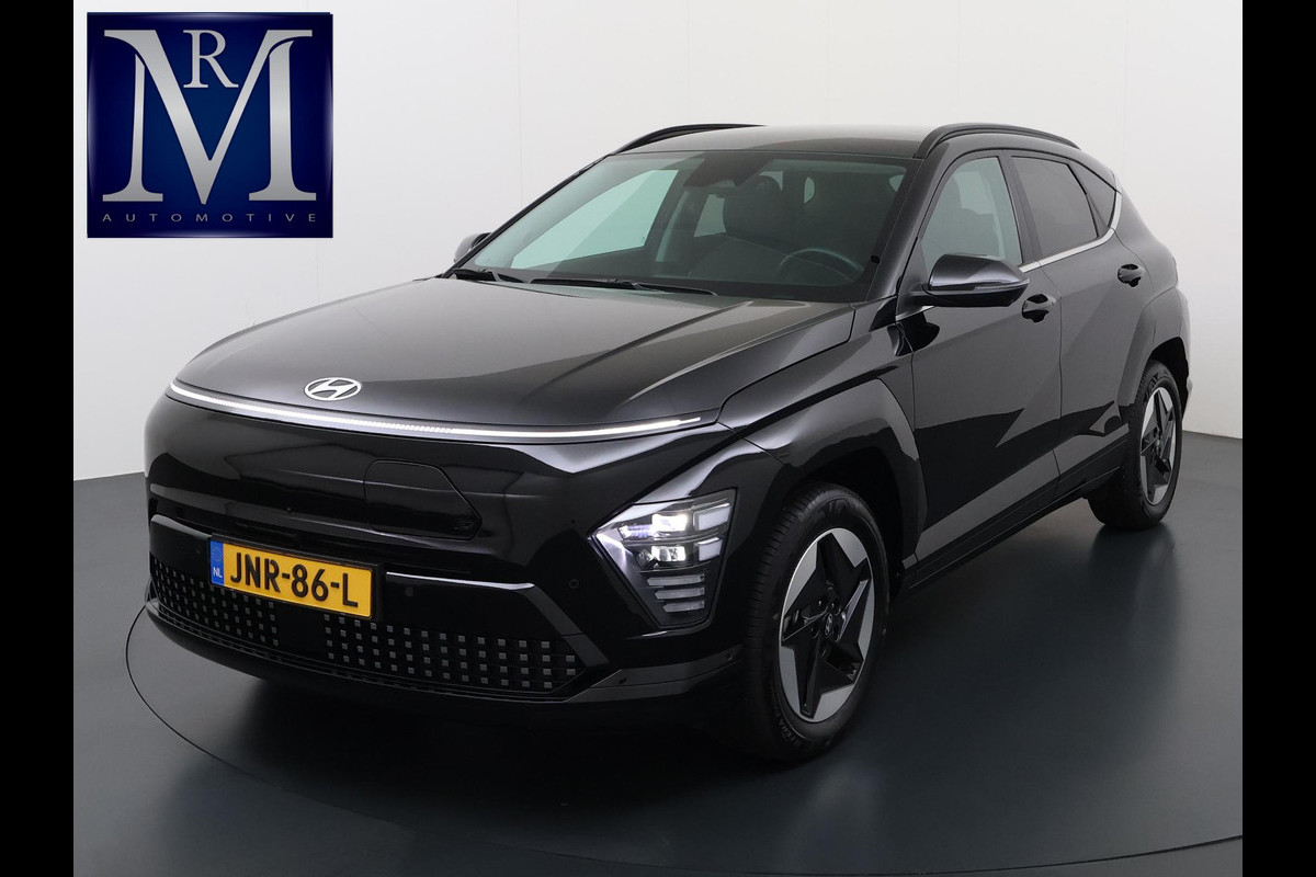Hyundai Kona Elektro 160 kW Trend-Paket VAN: €33.900,- VOOR: €30.770,- UW EINDEJAARSVOORDEEL: €3.130 | 65,4 kwh | 3-Fase Lader | Dealeronderhouden | Fabrieksgarantie Hyundai tot 2029 | Stoel & Stuurverwarming | 360 camera | | Rijklaar Geleverd