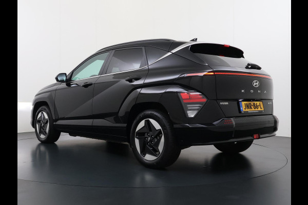 Hyundai Kona Elektro 160 kW 65 ,4kWh VAN: €33.900,- VOOR: €30.770,- UW EINDEJAARSVOORDEEL: €3.130 | 65 ,4 kwh | 3-Fase Lader | Dealeronderhouden | Fabrieksgarantie Hyundai tot 2029 | Stoel & Stuurverwarming | 360 camera | | Rijklaar Geleverd