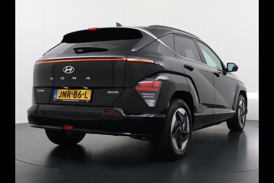 Hyundai Kona Elektro 160 kW 65 ,4kWh VAN: €33.900,- VOOR: €30.770,- UW EINDEJAARSVOORDEEL: €3.130 | 65 ,4 kwh | 3-Fase Lader | Dealeronderhouden | Fabrieksgarantie Hyundai tot 2029 | Stoel & Stuurverwarming | 360 camera | | Rijklaar Geleverd