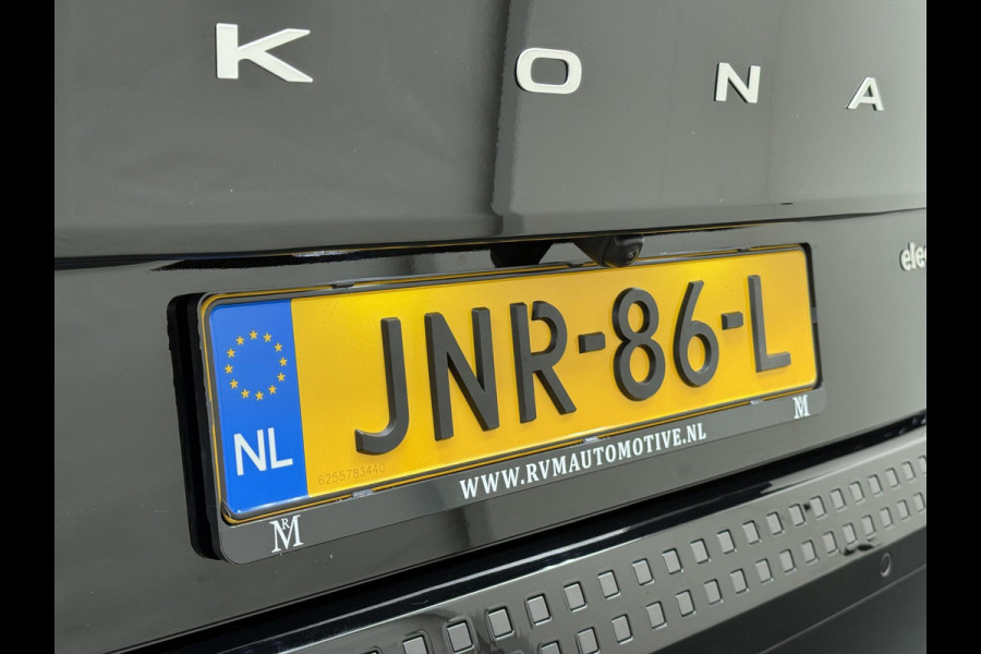 Hyundai Kona Elektro 160 kW 65 ,4kWh VAN: €33.900,- VOOR: €30.770,- UW EINDEJAARSVOORDEEL: €3.130 | 65 ,4 kwh | 3-Fase Lader | Dealeronderhouden | Fabrieksgarantie Hyundai tot 2029 | Stoel & Stuurverwarming | 360 camera | | Rijklaar Geleverd