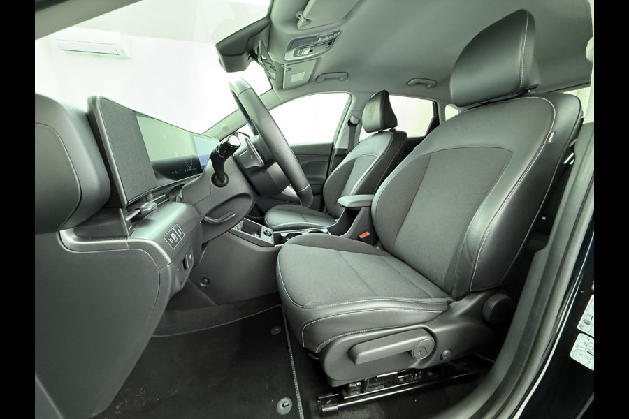 Hyundai Kona Elektro 160 kW 65 ,4kWh VAN: €33.900,- VOOR: €30.770,- UW EINDEJAARSVOORDEEL: €3.130 | 65 ,4 kwh | 3-Fase Lader | Dealeronderhouden | Fabrieksgarantie Hyundai tot 2029 | Stoel & Stuurverwarming | 360 camera | | Rijklaar Geleverd