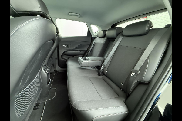Hyundai Kona Elektro 160 kW 65 ,4kWh VAN: €33.900,- VOOR: €30.770,- UW EINDEJAARSVOORDEEL: €3.130 | 65 ,4 kwh | 3-Fase Lader | Dealeronderhouden | Fabrieksgarantie Hyundai tot 2029 | Stoel & Stuurverwarming | 360 camera | | Rijklaar Geleverd