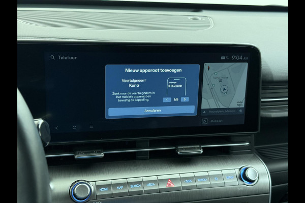 Hyundai Kona Elektro 160 kW 65 ,4kWh VAN: €33.900,- VOOR: €30.770,- UW EINDEJAARSVOORDEEL: €3.130 | 65 ,4 kwh | 3-Fase Lader | Dealeronderhouden | Fabrieksgarantie Hyundai tot 2029 | Stoel & Stuurverwarming | 360 camera | | Rijklaar Geleverd