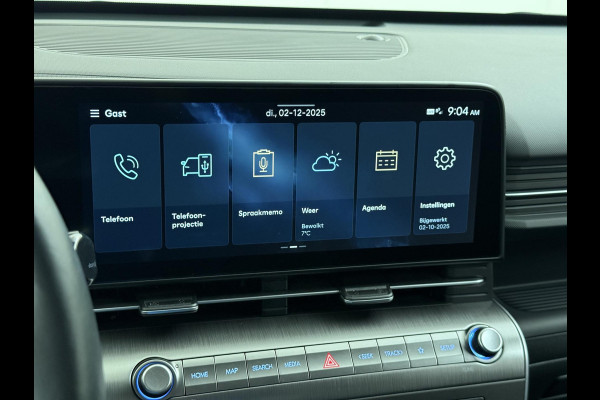 Hyundai Kona Elektro 160 kW 65 ,4kWh VAN: €33.900,- VOOR: €30.770,- UW EINDEJAARSVOORDEEL: €3.130 | 65 ,4 kwh | 3-Fase Lader | Dealeronderhouden | Fabrieksgarantie Hyundai tot 2029 | Stoel & Stuurverwarming | 360 camera | | Rijklaar Geleverd