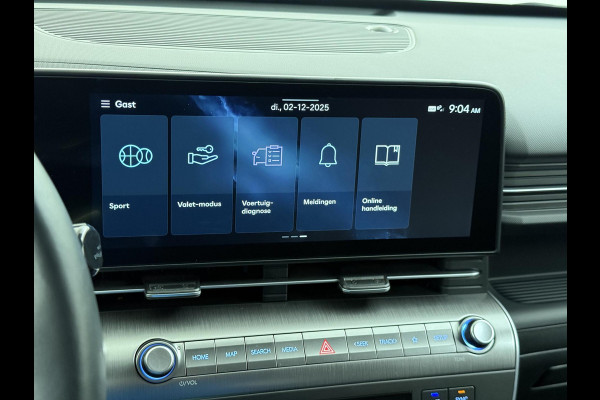 Hyundai Kona Elektro 160 kW 65 ,4kWh VAN: €33.900,- VOOR: €30.770,- UW EINDEJAARSVOORDEEL: €3.130 | 65 ,4 kwh | 3-Fase Lader | Dealeronderhouden | Fabrieksgarantie Hyundai tot 2029 | Stoel & Stuurverwarming | 360 camera | | Rijklaar Geleverd