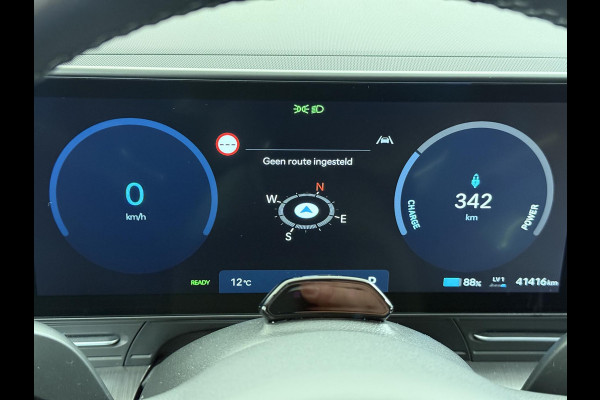 Hyundai Kona Elektro 160 kW 65 ,4kWh VAN: €33.900,- VOOR: €30.770,- UW EINDEJAARSVOORDEEL: €3.130 | 65 ,4 kwh | 3-Fase Lader | Dealeronderhouden | Fabrieksgarantie Hyundai tot 2029 | Stoel & Stuurverwarming | 360 camera | | Rijklaar Geleverd