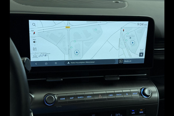 Hyundai Kona Elektro 160 kW 65 ,4kWh VAN: €33.900,- VOOR: €30.770,- UW EINDEJAARSVOORDEEL: €3.130 | 65 ,4 kwh | 3-Fase Lader | Dealeronderhouden | Fabrieksgarantie Hyundai tot 2029 | Stoel & Stuurverwarming | 360 camera | | Rijklaar Geleverd