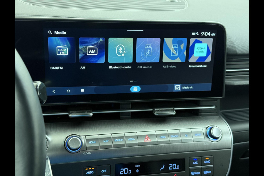 Hyundai Kona Elektro 160 kW 65 ,4kWh VAN: €33.900,- VOOR: €30.770,- UW EINDEJAARSVOORDEEL: €3.130 | 65 ,4 kwh | 3-Fase Lader | Dealeronderhouden | Fabrieksgarantie Hyundai tot 2029 | Stoel & Stuurverwarming | 360 camera | | Rijklaar Geleverd