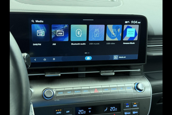 Hyundai Kona Elektro 160 kW 65 ,4kWh VAN: €33.900,- VOOR: €30.770,- UW EINDEJAARSVOORDEEL: €3.130 | 65 ,4 kwh | 3-Fase Lader | Dealeronderhouden | Fabrieksgarantie Hyundai tot 2029 | Stoel & Stuurverwarming | 360 camera | | Rijklaar Geleverd