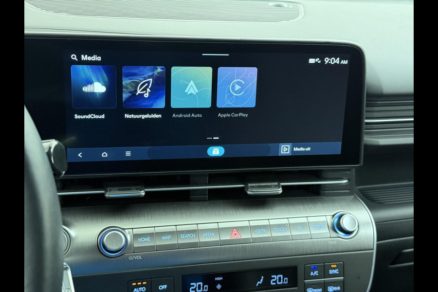 Hyundai Kona Elektro 160 kW 65 ,4kWh VAN: €33.900,- VOOR: €30.770,- UW EINDEJAARSVOORDEEL: €3.130 | 65 ,4 kwh | 3-Fase Lader | Dealeronderhouden | Fabrieksgarantie Hyundai tot 2029 | Stoel & Stuurverwarming | 360 camera | | Rijklaar Geleverd