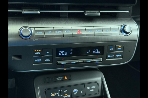 Hyundai Kona Elektro 160 kW 65 ,4kWh VAN: €33.900,- VOOR: €30.770,- UW EINDEJAARSVOORDEEL: €3.130 | 65 ,4 kwh | 3-Fase Lader | Dealeronderhouden | Fabrieksgarantie Hyundai tot 2029 | Stoel & Stuurverwarming | 360 camera | | Rijklaar Geleverd