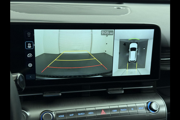 Hyundai Kona Elektro 160 kW 65 ,4kWh VAN: €33.900,- VOOR: €30.770,- UW EINDEJAARSVOORDEEL: €3.130 | 65 ,4 kwh | 3-Fase Lader | Dealeronderhouden | Fabrieksgarantie Hyundai tot 2029 | Stoel & Stuurverwarming | 360 camera | | Rijklaar Geleverd