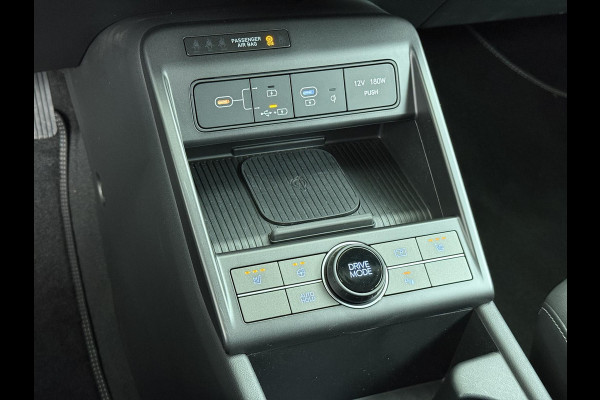 Hyundai Kona Elektro 160 kW 65 ,4kWh VAN: €33.900,- VOOR: €30.770,- UW EINDEJAARSVOORDEEL: €3.130 | 65 ,4 kwh | 3-Fase Lader | Dealeronderhouden | Fabrieksgarantie Hyundai tot 2029 | Stoel & Stuurverwarming | 360 camera | | Rijklaar Geleverd
