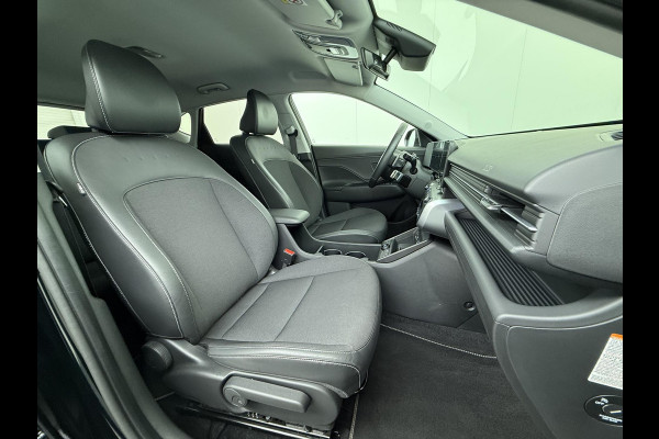 Hyundai Kona Elektro 160 kW 65 ,4kWh VAN: €33.900,- VOOR: €30.770,- UW EINDEJAARSVOORDEEL: €3.130 | 65 ,4 kwh | 3-Fase Lader | Dealeronderhouden | Fabrieksgarantie Hyundai tot 2029 | Stoel & Stuurverwarming | 360 camera | | Rijklaar Geleverd