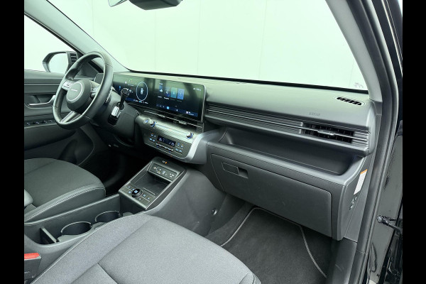 Hyundai Kona Elektro 160 kW 65 ,4kWh VAN: €33.900,- VOOR: €30.770,- UW EINDEJAARSVOORDEEL: €3.130 | 65 ,4 kwh | 3-Fase Lader | Dealeronderhouden | Fabrieksgarantie Hyundai tot 2029 | Stoel & Stuurverwarming | 360 camera | | Rijklaar Geleverd