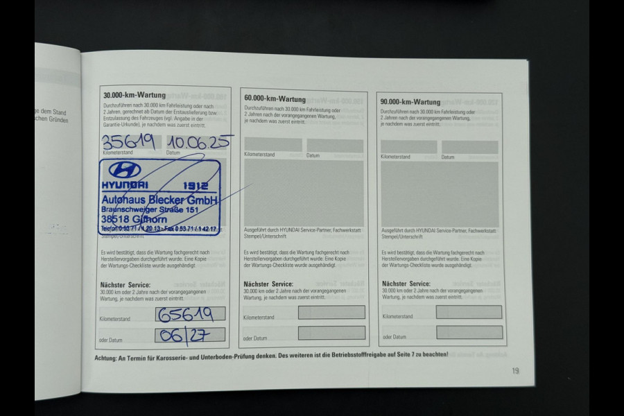 Hyundai Kona Elektro 160 kW 65 ,4kWh VAN: €33.900,- VOOR: €30.770,- UW EINDEJAARSVOORDEEL: €3.130 | 65 ,4 kwh | 3-Fase Lader | Dealeronderhouden | Fabrieksgarantie Hyundai tot 2029 | Stoel & Stuurverwarming | 360 camera | | Rijklaar Geleverd