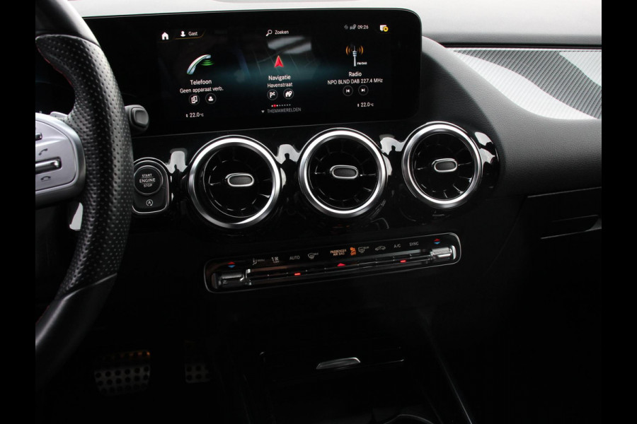 Mercedes-Benz GLA 200 AMG Line Automaat Nieuw model ! | Navigatie | Climate Control | Camera | Electrisch bedienbare achterklep | Dab | Led