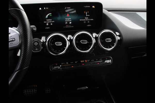 Mercedes-Benz GLA 200 AMG Line Automaat Nieuw model ! | Navigatie | Climate Control | Camera | Electrisch bedienbare achterklep | Dab | Led