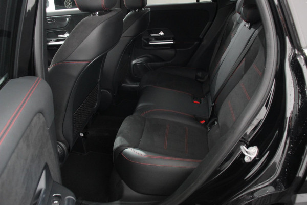 Mercedes-Benz GLA 200 AMG Line Automaat Nieuw model ! | Navigatie | Climate Control | Camera | Electrisch bedienbare achterklep | Dab | Led