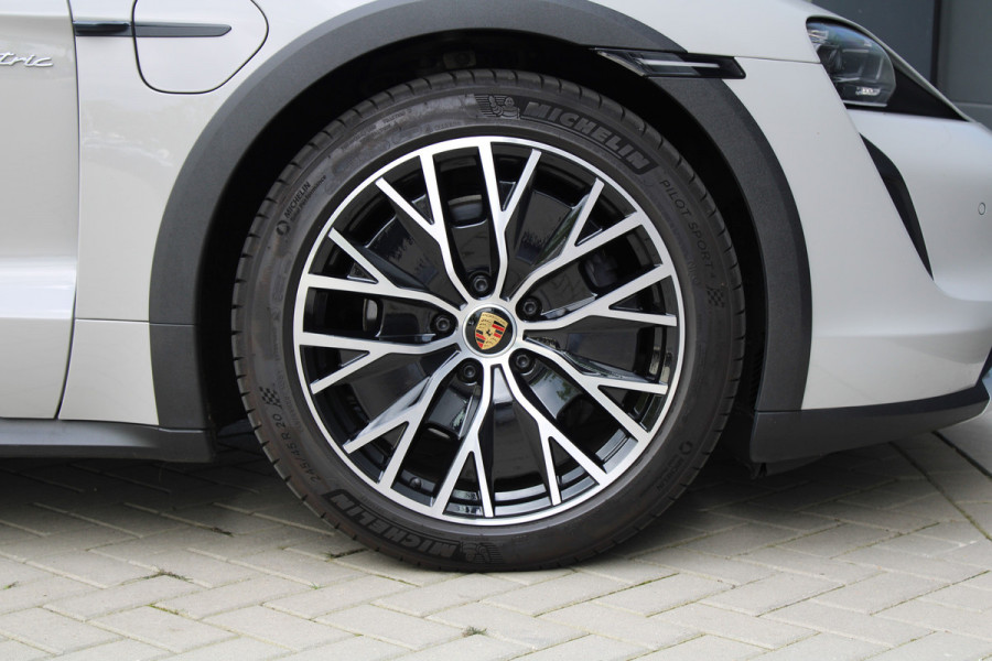 Porsche Taycan Cross Turismo 4 93 kWh | SPORT CHRONO | MEMORY | SPORTSTOELEN | STOEL & STUURVERW |