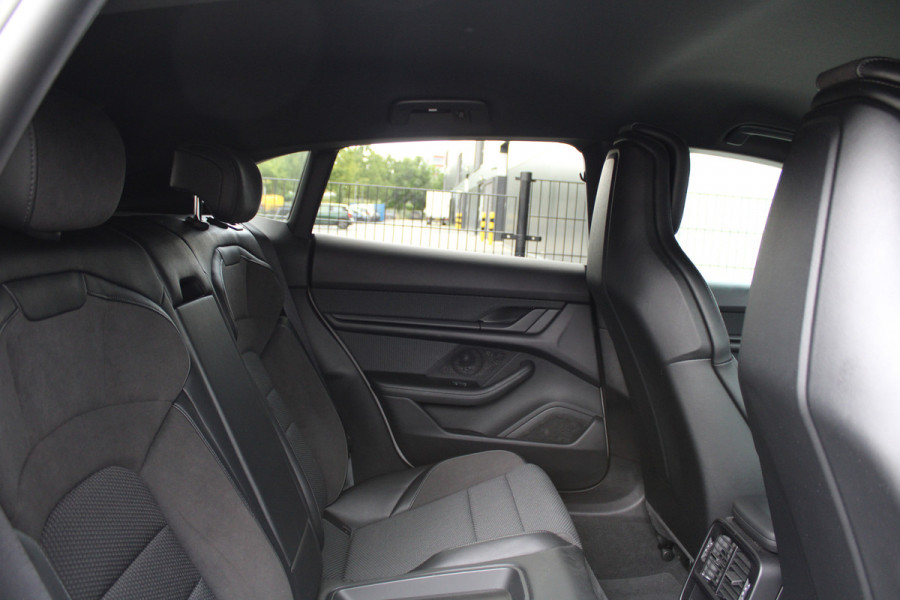 Porsche Taycan Cross Turismo 4 93 kWh | SPORT CHRONO | MEMORY | SPORTSTOELEN | STOEL & STUURVERW |