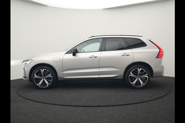 Volvo XC60 T6 AWD R-Design Plug In Hybrid 350pk LONG RANGE Dealer O.H. PHEV | Luchtvering | Trekhaak Af Fabriek | Panodak | Head Up | Adaptive Cruise | 360 Camera | Lederen Sportstoelen Massage & Ventilatie & Memory | Google Assistent | Apple Carplay | 21"L.M |