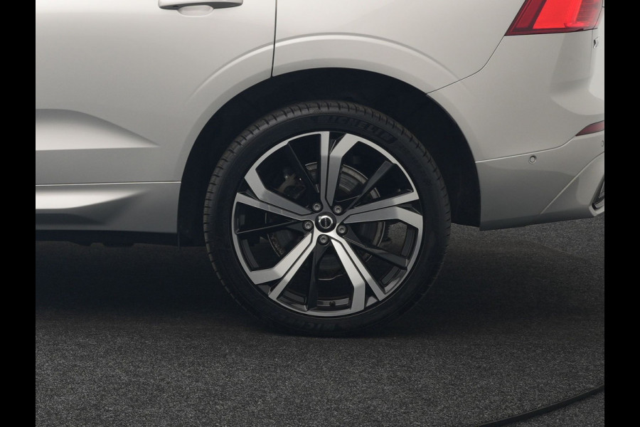 Volvo XC60 T6 AWD R-Design Plug In Hybrid 350pk LONG RANGE Dealer O.H. PHEV | Luchtvering | Trekhaak Af Fabriek | Panodak | Head Up | Adaptive Cruise | 360 Camera | Lederen Sportstoelen Massage & Ventilatie & Memory | Google Assistent | Apple Carplay | 21"L.M |