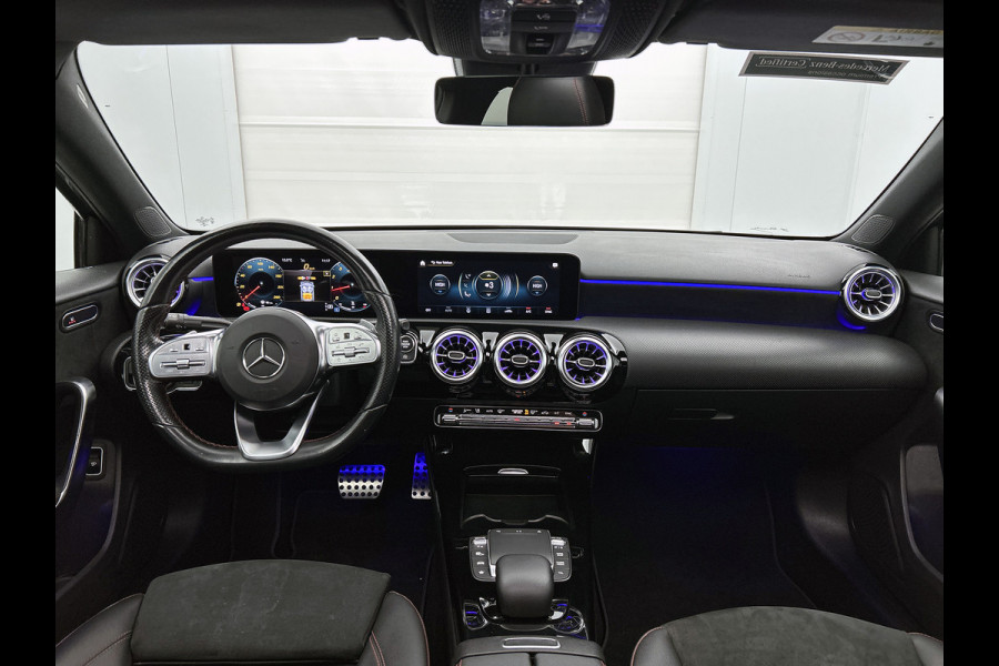 Mercedes-Benz A-Klasse 180 AMG Line | Achteruitrijcamera | Sfeerverlichting | Panoramadak | Navigatie | Stoelverwarming | 24 maanden certified garantie