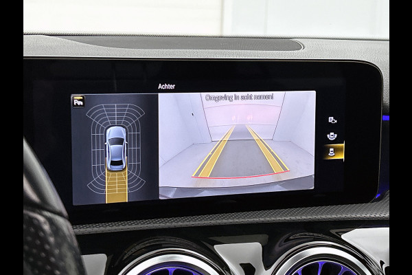 Mercedes-Benz A-Klasse 180 AMG Line | Achteruitrijcamera | Sfeerverlichting | Panoramadak | Navigatie | Stoelverwarming | 24 maanden certified garantie