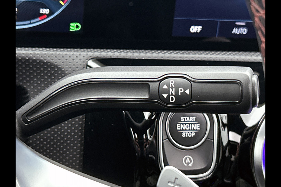 Mercedes-Benz A-Klasse 180 AMG Line | Achteruitrijcamera | Sfeerverlichting | Panoramadak | Navigatie | Stoelverwarming | 24 maanden certified garantie