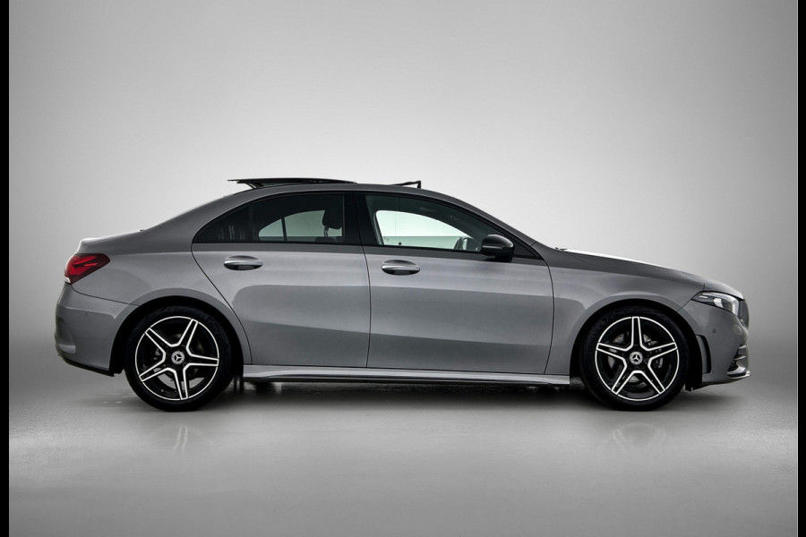 Mercedes-Benz A-Klasse 180 AMG Line | Achteruitrijcamera | Sfeerverlichting | Panoramadak | Navigatie | Stoelverwarming | 24 maanden certified garantie