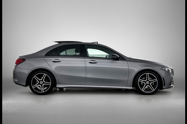 Mercedes-Benz A-Klasse 180 AMG Line | Achteruitrijcamera | Sfeerverlichting | Panoramadak | Navigatie | Stoelverwarming | 24 maanden certified garantie