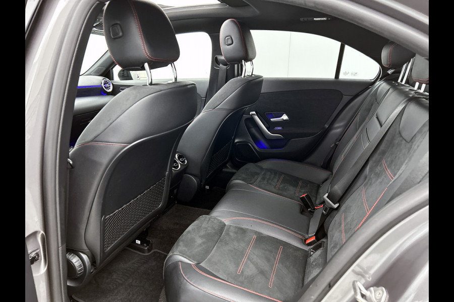 Mercedes-Benz A-Klasse 180 AMG Line | Achteruitrijcamera | Sfeerverlichting | Panoramadak | Navigatie | Stoelverwarming | 24 maanden certified garantie