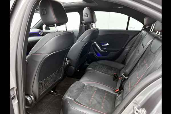 Mercedes-Benz A-Klasse 180 AMG Line | Achteruitrijcamera | Sfeerverlichting | Panoramadak | Navigatie | Stoelverwarming | 24 maanden certified garantie