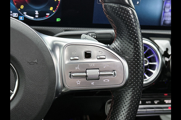 Mercedes-Benz A-Klasse 180 AMG Line | Achteruitrijcamera | Sfeerverlichting | Panoramadak | Navigatie | Stoelverwarming | 24 maanden certified garantie