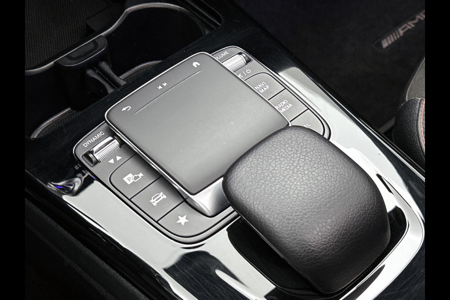 Mercedes-Benz A-Klasse 180 AMG Line | Achteruitrijcamera | Sfeerverlichting | Panoramadak | Navigatie | Stoelverwarming | 24 maanden certified garantie