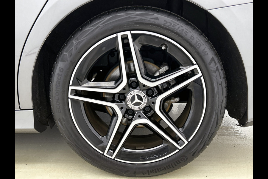 Mercedes-Benz A-Klasse 180 AMG Line | Achteruitrijcamera | Sfeerverlichting | Panoramadak | Navigatie | Stoelverwarming | 24 maanden certified garantie