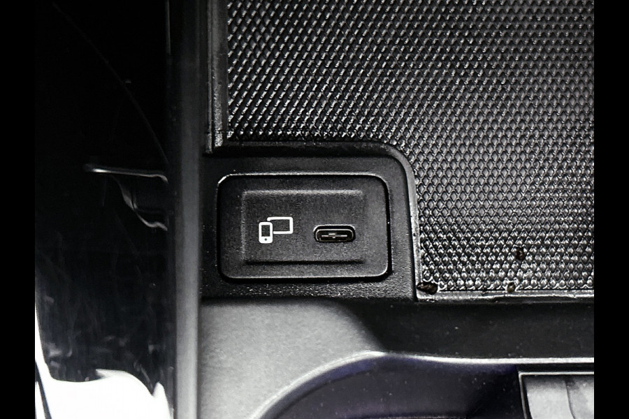 Mercedes-Benz A-Klasse 180 AMG Line | Achteruitrijcamera | Sfeerverlichting | Panoramadak | Navigatie | Stoelverwarming | 24 maanden certified garantie