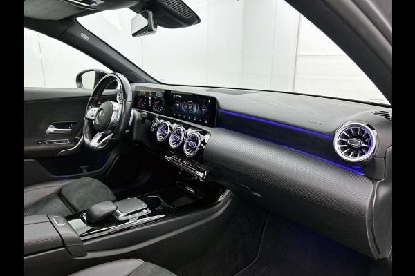 Mercedes-Benz A-Klasse 180 AMG Line | Achteruitrijcamera | Sfeerverlichting | Panoramadak | Navigatie | Stoelverwarming | 24 maanden certified garantie
