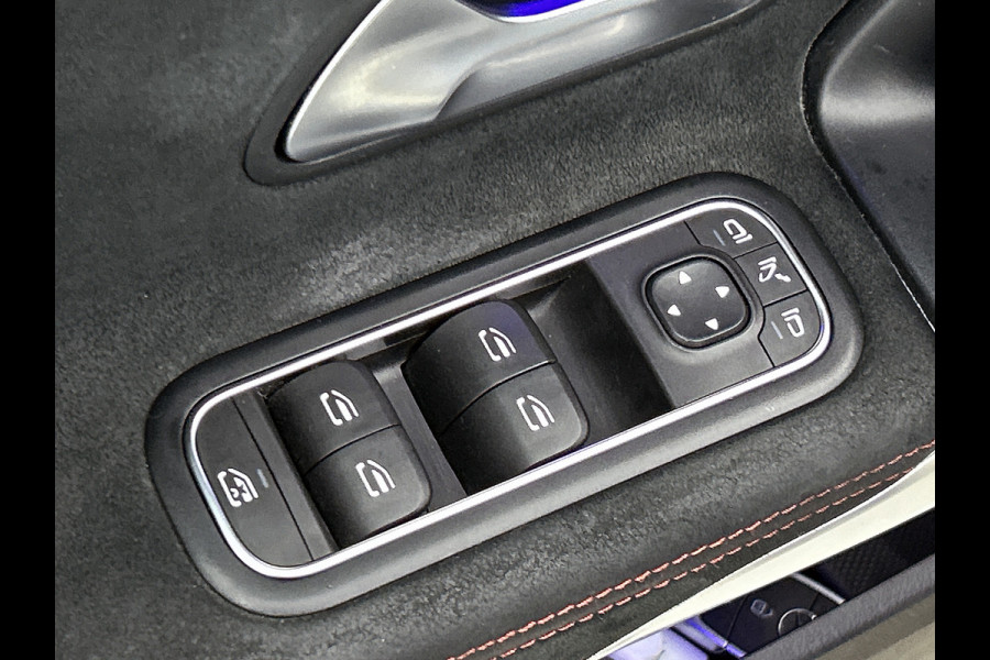 Mercedes-Benz A-Klasse 180 AMG Line | Achteruitrijcamera | Sfeerverlichting | Panoramadak | Navigatie | Stoelverwarming | 24 maanden certified garantie
