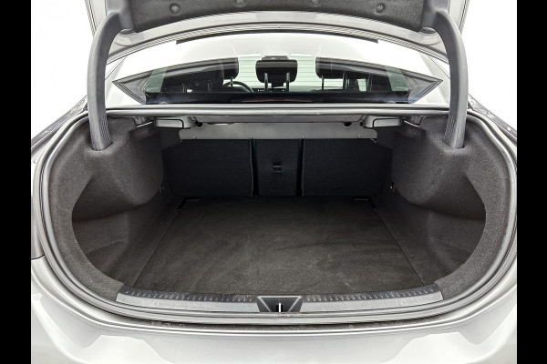 Mercedes-Benz A-Klasse 180 AMG Line | Achteruitrijcamera | Sfeerverlichting | Panoramadak | Navigatie | Stoelverwarming | 24 maanden certified garantie