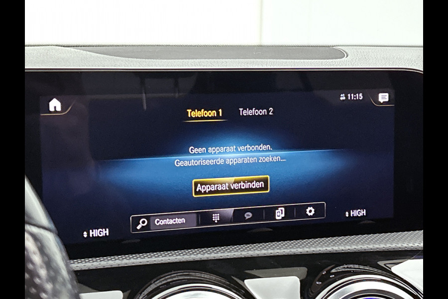 Mercedes-Benz A-Klasse 180 AMG Line | Achteruitrijcamera | Sfeerverlichting | Panoramadak | Navigatie | Stoelverwarming | 24 maanden certified garantie