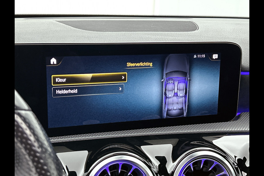 Mercedes-Benz A-Klasse 180 AMG Line | Achteruitrijcamera | Sfeerverlichting | Panoramadak | Navigatie | Stoelverwarming | 24 maanden certified garantie