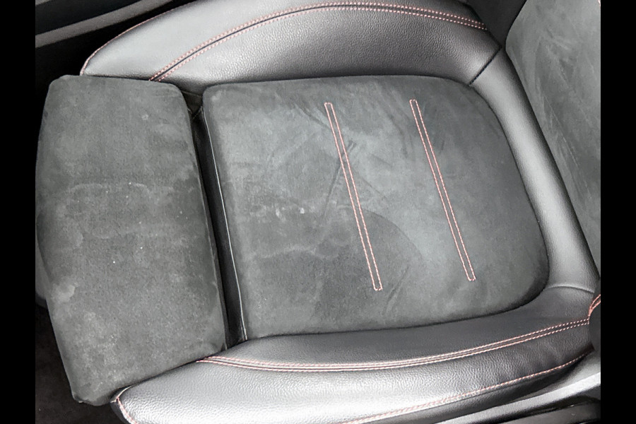 Mercedes-Benz A-Klasse 180 AMG Line | Achteruitrijcamera | Sfeerverlichting | Panoramadak | Navigatie | Stoelverwarming | 24 maanden certified garantie